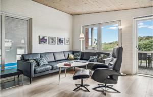 Posezení v ubytování Holiday Home Søholmvej Hvide Sande Denm