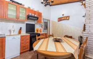 Kuchyň nebo kuchyňský kout v ubytování Holiday Home Fazana 22