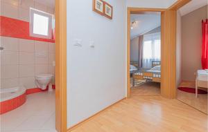 Posteľ alebo postele v izbe v ubytovaní Apartment Vodice With Sea View 11