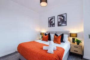 Postel nebo postele na pokoji v ubytování Stunning 2-Bedroom Apartment in Bolton
