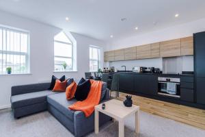 Kuchyň nebo kuchyňský kout v ubytování Stunning 2-Bedroom Apartment in Bolton