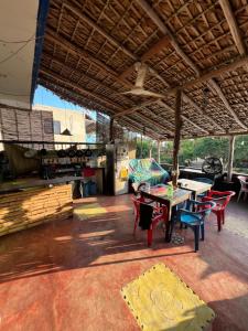 Nhà hàng/khu ăn uống khác tại Pipeline Hostel +19 ảnh