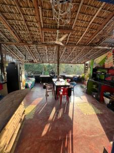 Khu vực ghế ngồi tại Pipeline Hostel