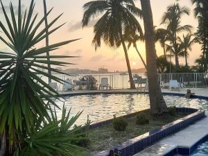 Bassein majutusasutuses Superbe 2 chambres avec piscine või selle lähedal