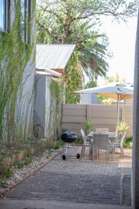 Κήπος έξω από το 2 Bedroom Apartment in Waverley, Bloemfontein