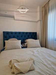 Ένα ή περισσότερα κρεβάτια σε δωμάτιο στο APARTMAN PLAVA LAGUNA -Crnjanski