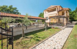 Zahrada ubytování 3 Bedroom Cozy Apartment In Porec + 31 fotografií
