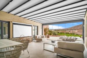 Χώρος καθιστικού στο Phaos at Cellaria Estate