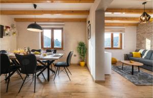 Posezení v ubytování Stunning Home In Krnica With Kitchen