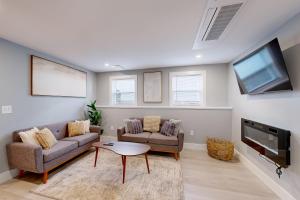 Χώρος καθιστικού στο Five75 Lux PROV - Mins Away From Federal Hill