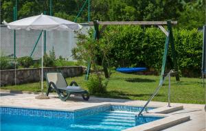 Bazén v ubytovaní Three-Bedroom Holiday Home In Buje alebo v jeho blízkosti