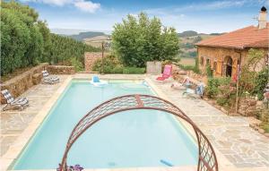Πισίνα στο ή κοντά στο Lovely Home In Thizy-Les-Bourgs +40 φωτογραφίες