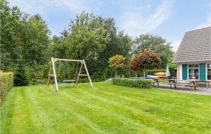 Taman di luar Beautiful Home In Vlagtwedde With Sauna +21 gambar