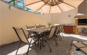 Køkken eller tekøkken på Holiday Home Vodice 12 + 22 billeder