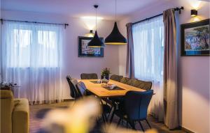 Posezení v ubytování Three-Bedroom Holiday Home In Sibenik
