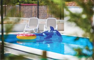 Bazén v ubytování Three-Bedroom Holiday Home In Sibenik nebo v jeho okolí