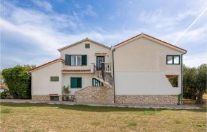 Budova, kde se apartmán nachází + 30 fotografií