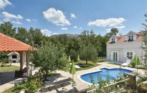 Πισίνα στο ή κοντά στο Three-Bedroom Holiday Home In Slime
