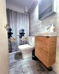 Ένα μπάνιο στο Bright & Modern home in Athens