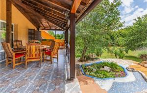 Vonkajšia záhrada v ubytovaní Three-Bedroom Holiday Home In Valtura