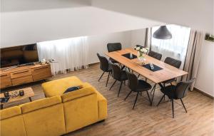 Posezení v ubytování Three-Bedroom Holiday Home In Sibenik
