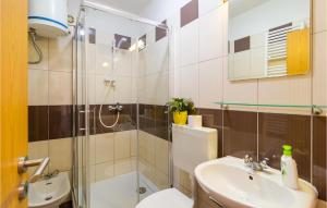 Koupelna v ubytování Two-Bedroom Holiday Home In Zastrazisce