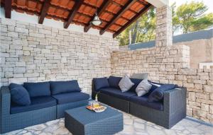 Ein Sitzbereich in der Unterkunft Gorgeous Home In Prigradica With Wifi
