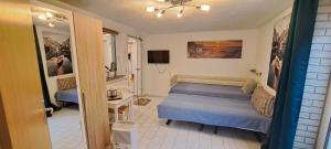 Ein Bett oder Betten in einem Zimmer der Unterkunft Private 1-2,5 -Zimmer-Wohnung mit Terrasse