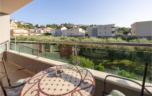 Balkón alebo terasa v ubytovaní Two-Bedroom Apartment In Podstrana