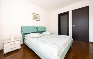 Posteľ alebo postele v izbe v ubytovaní Two-Bedroom Apartment In Podstrana