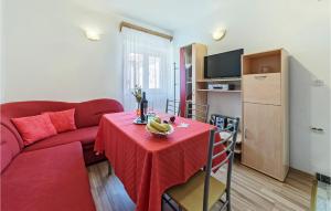Kuchyňa alebo kuchynka v ubytovaní 2 Bedroom Lovely Apartment In Labin