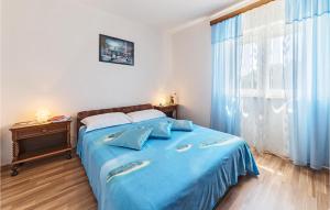 Posteľ alebo postele v izbe v ubytovaní 2 Bedroom Lovely Apartment In Labin