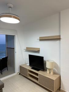 Televízia a/alebo spoločenská miestnosť v ubytovaní Precioso apartamento en primera linea.
