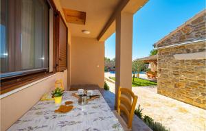 Balkón alebo terasa v ubytovaní 4 Bedroom Amazing Home In Benkovac