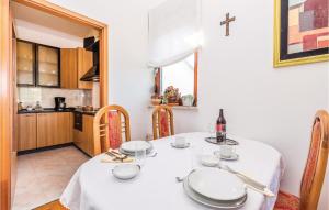 Kuchyňa alebo kuchynka v ubytovaní Lovely Apartment In Opatija With Wifi