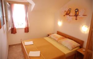 Postel nebo postele na pokoji v ubytování Two-Bedroom Apartment In Srima