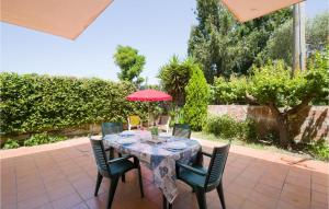 Κήπος έξω από το Beautiful Home In Nicotera Marina