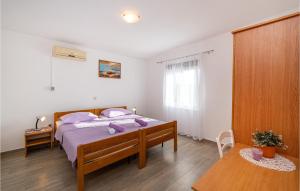 Zdjęcie z galerii obiektu Cozy Home In Rovanjska With Wifi w mieście Rovanjska