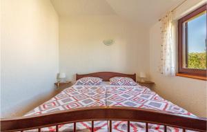 Posteľ alebo postele v izbe v ubytovaní Amazing Apartment In Nin With Wifi