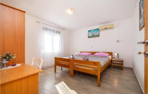 Zdjęcie z galerii obiektu Cozy Home In Rovanjska With Wifi w mieście Rovanjska