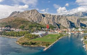 Fotografia z galérie ubytovania Six-Bedroom Holiday Home In Omis v Omise