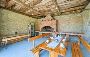 Fotografia z galérie ubytovania Awesome Home In Breznicki Hum v destinácii Donje Makojišće