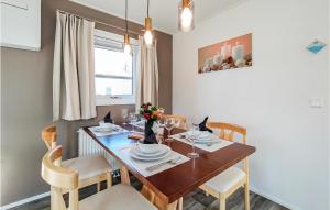 Φωτογραφία από το άλμπουμ του Awesome Home In Giethoorn With Kitchen στο Giethoorn