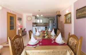 Fotografia z galérie ubytovania Two-Bedroom Holiday Home In Stasevica v destinácii Staševica