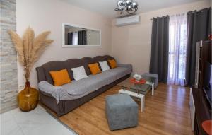 Χώρος καθιστικού στο Six-Bedroom Holiday Home In Klek