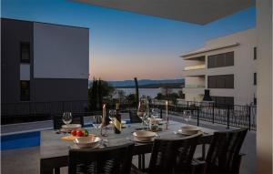 Nápoje v ubytovaní Pet Friendly Apartment In Zidarici