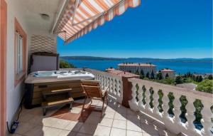 a balcony with a tub and a view of the water at Cozy Apartment In Crikvenica in Crikvenica