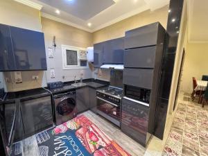 Modern 3-BR in New Cairo Lotus的厨房或小厨房