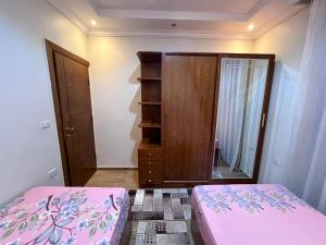 Modern 3-BR in New Cairo Lotus客房内的一张或多张床位