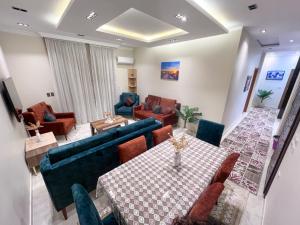 Modern 3-BR in New Cairo Lotus的休息区